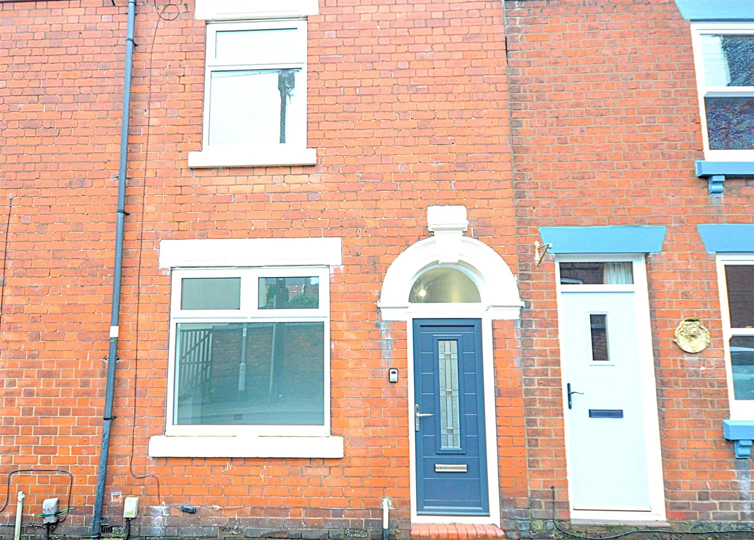House Victor Street in Stone