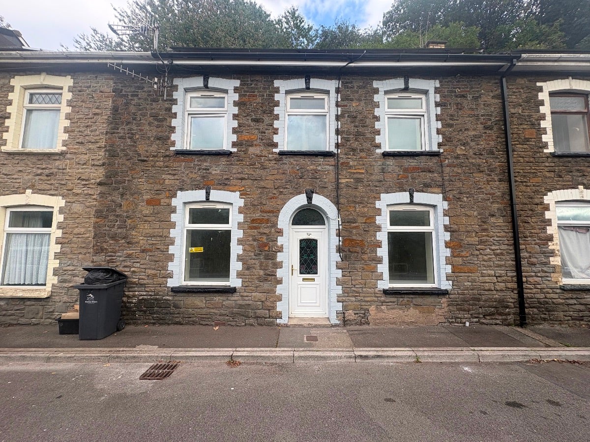 House Commercial Road in Llanhilleth