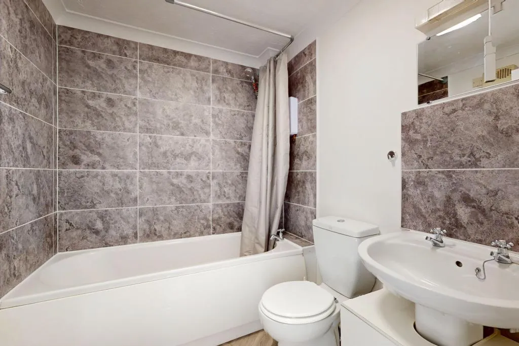 Flat Bath Road in Ashford