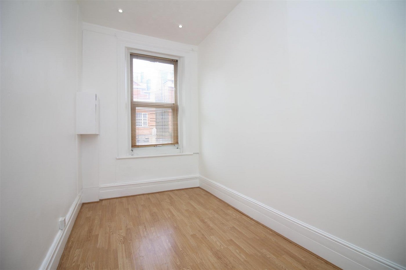 Flat Kilburn High Road in Greater London