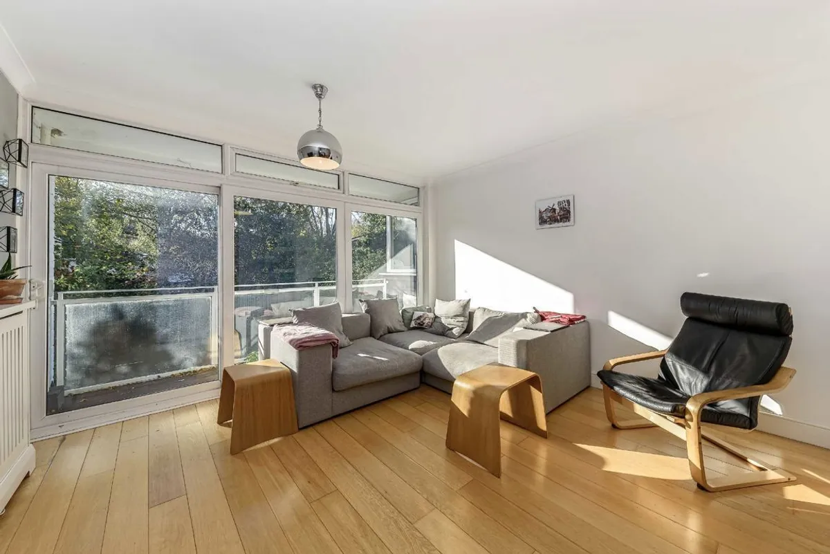 Flat Clapham Manor Street in Greater London