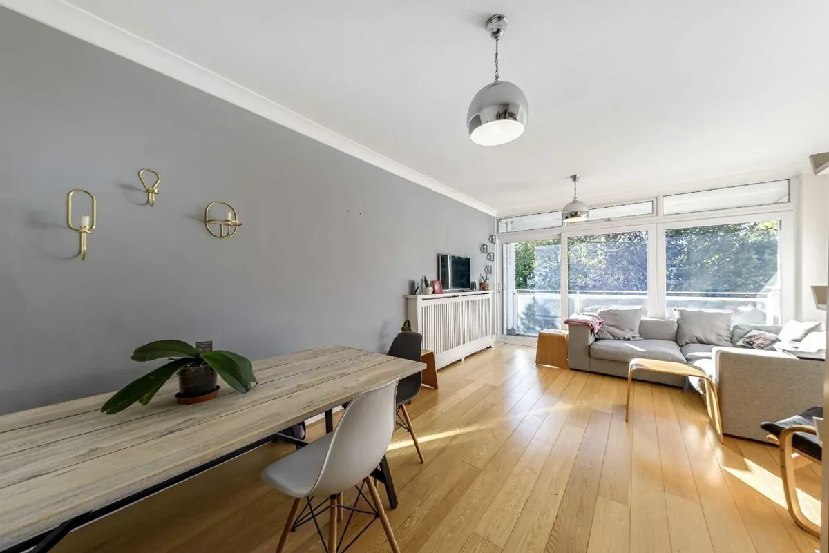 Flat Clapham Manor Street in Greater London