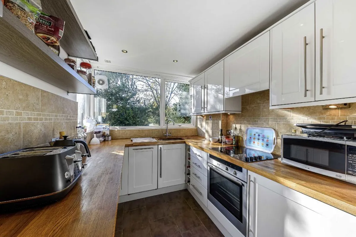 Flat Clapham Manor Street in Greater London