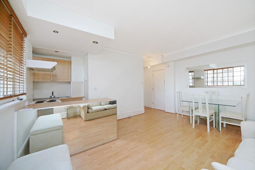 Flat Sloane Avenue in Greater London
