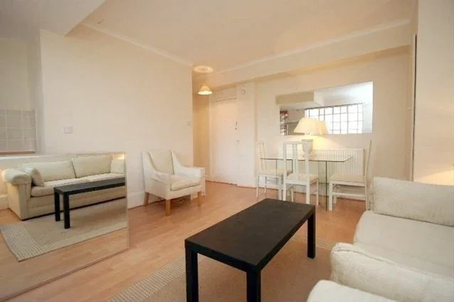 Flat Sloane Avenue in Greater London