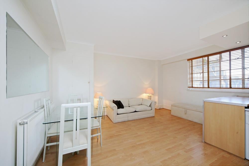 Flat Sloane Avenue in Greater London