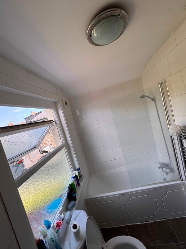 Room Hoe Street in Greater London