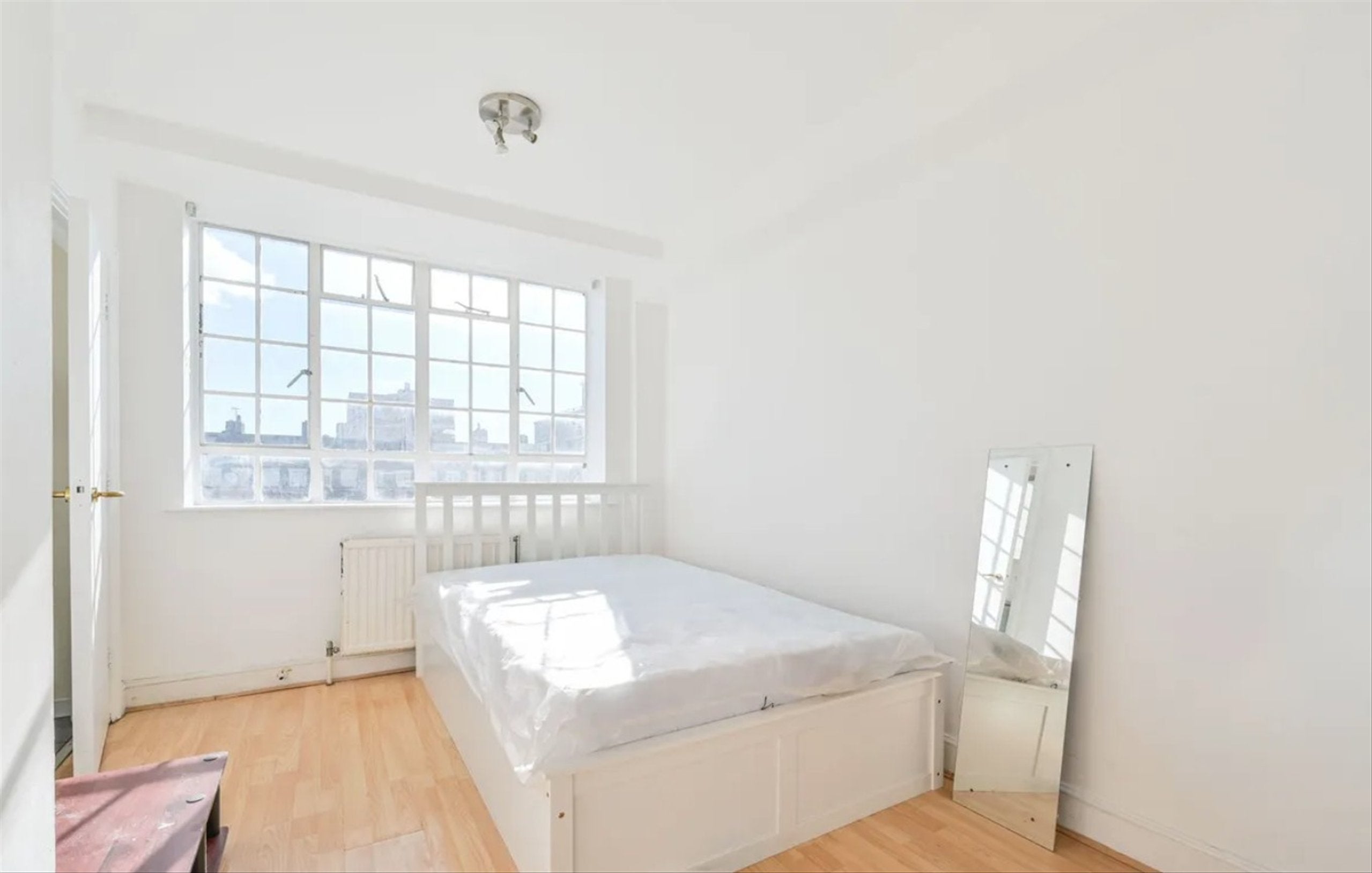 Flat Lucan Place in Greater London