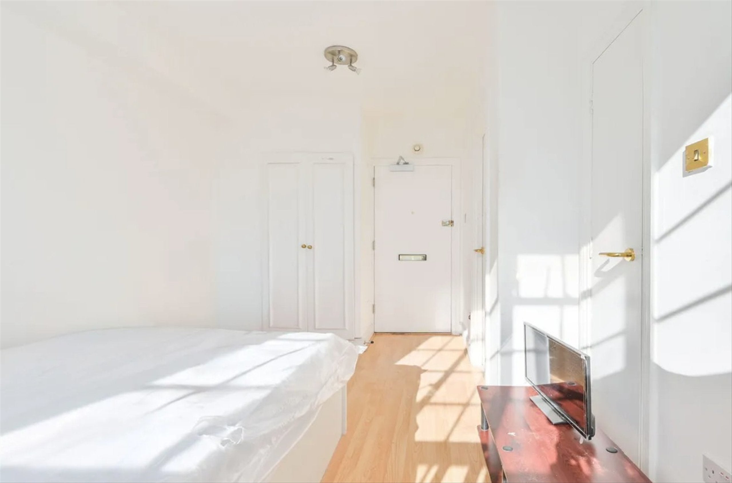 Flat Lucan Place in Greater London