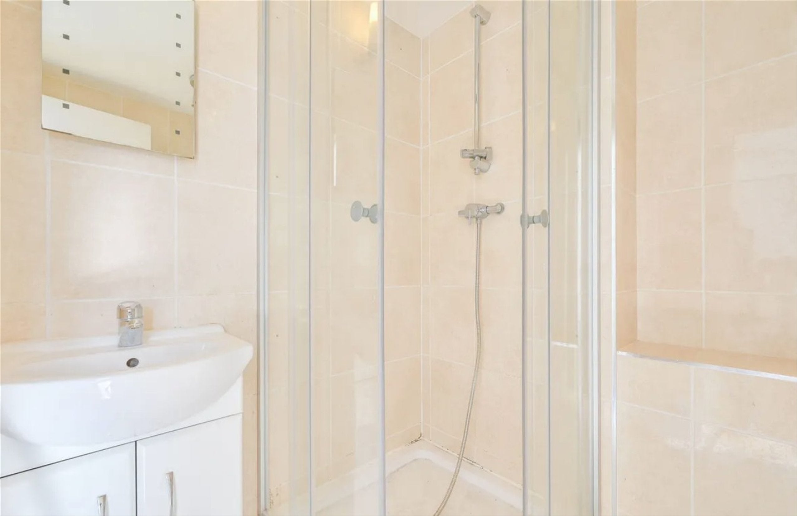 Flat Lucan Place in Greater London