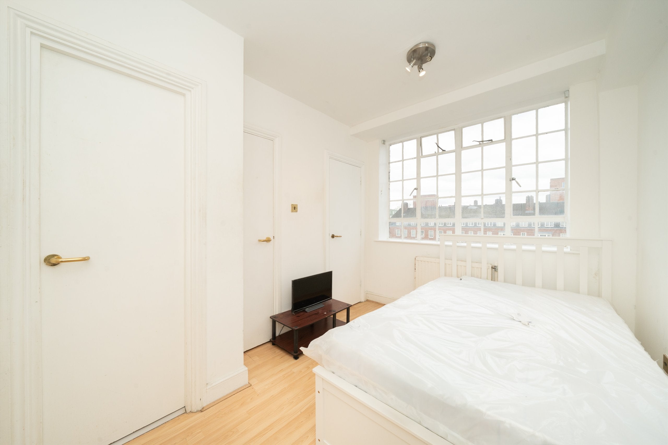 Flat Lucan Place in Greater London