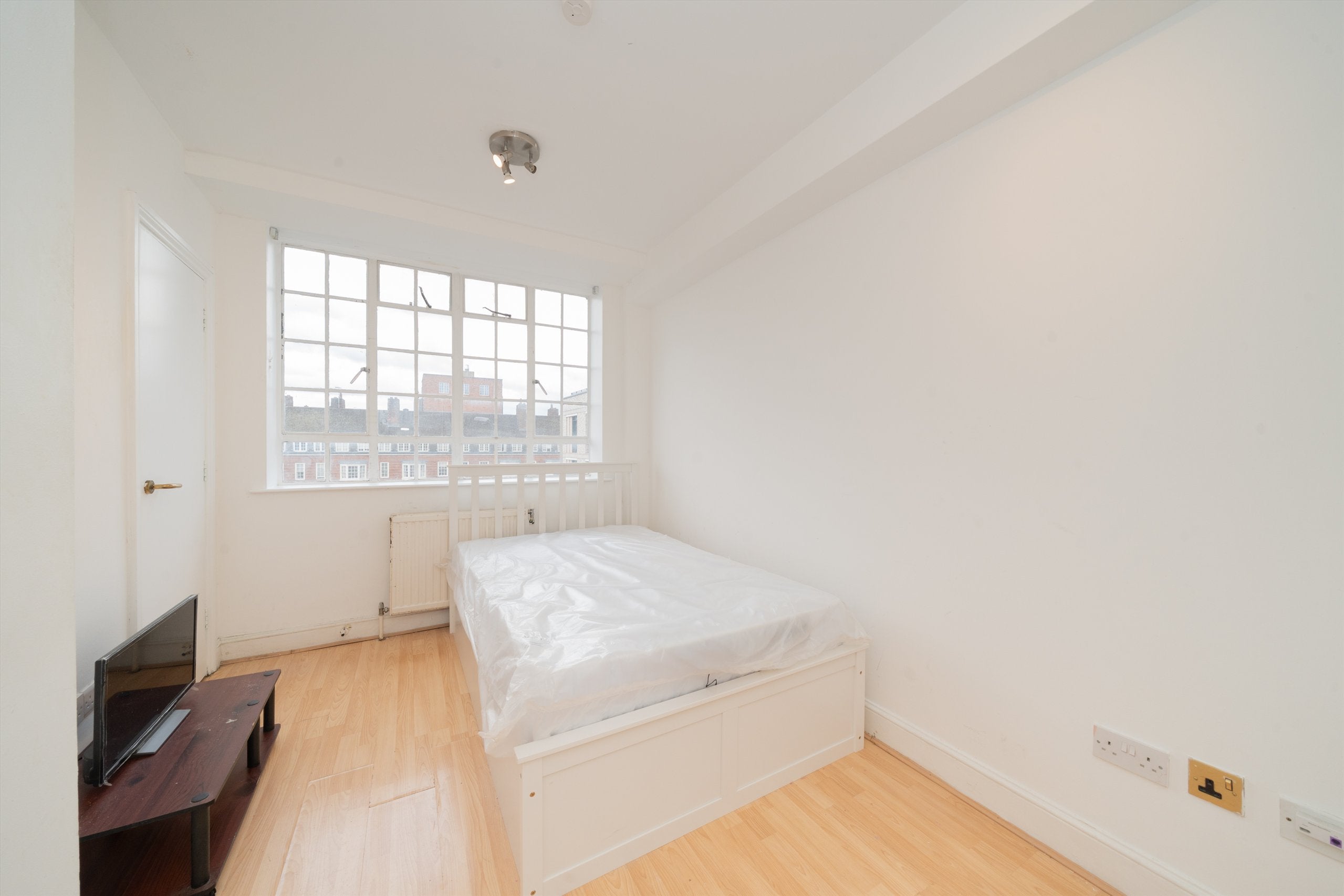 Flat Lucan Place in Greater London