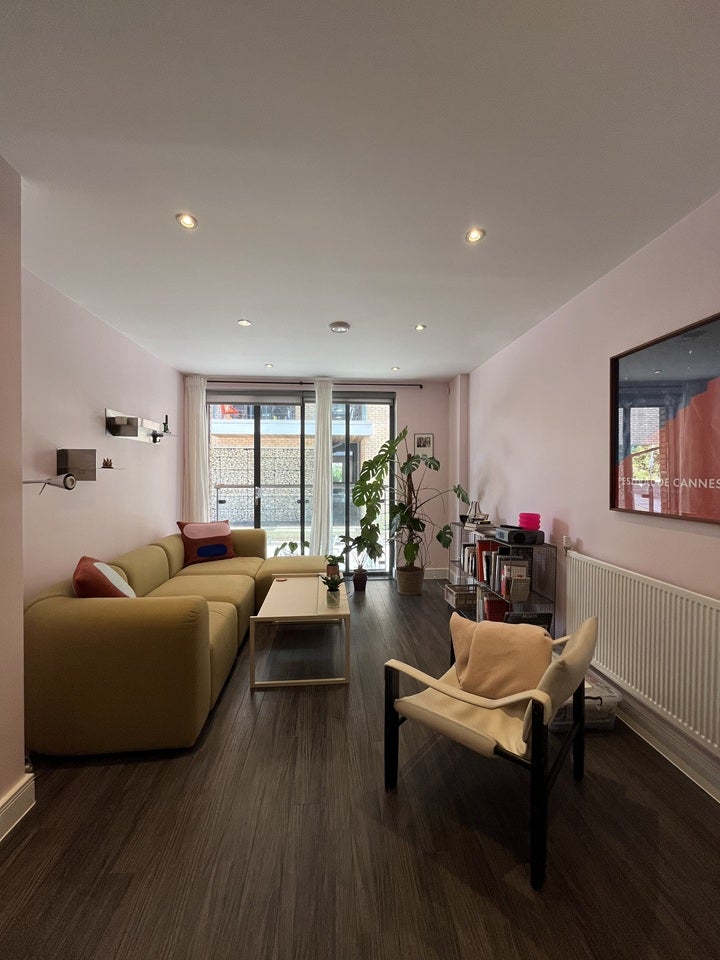 Flat Essex Wharf in Greater London