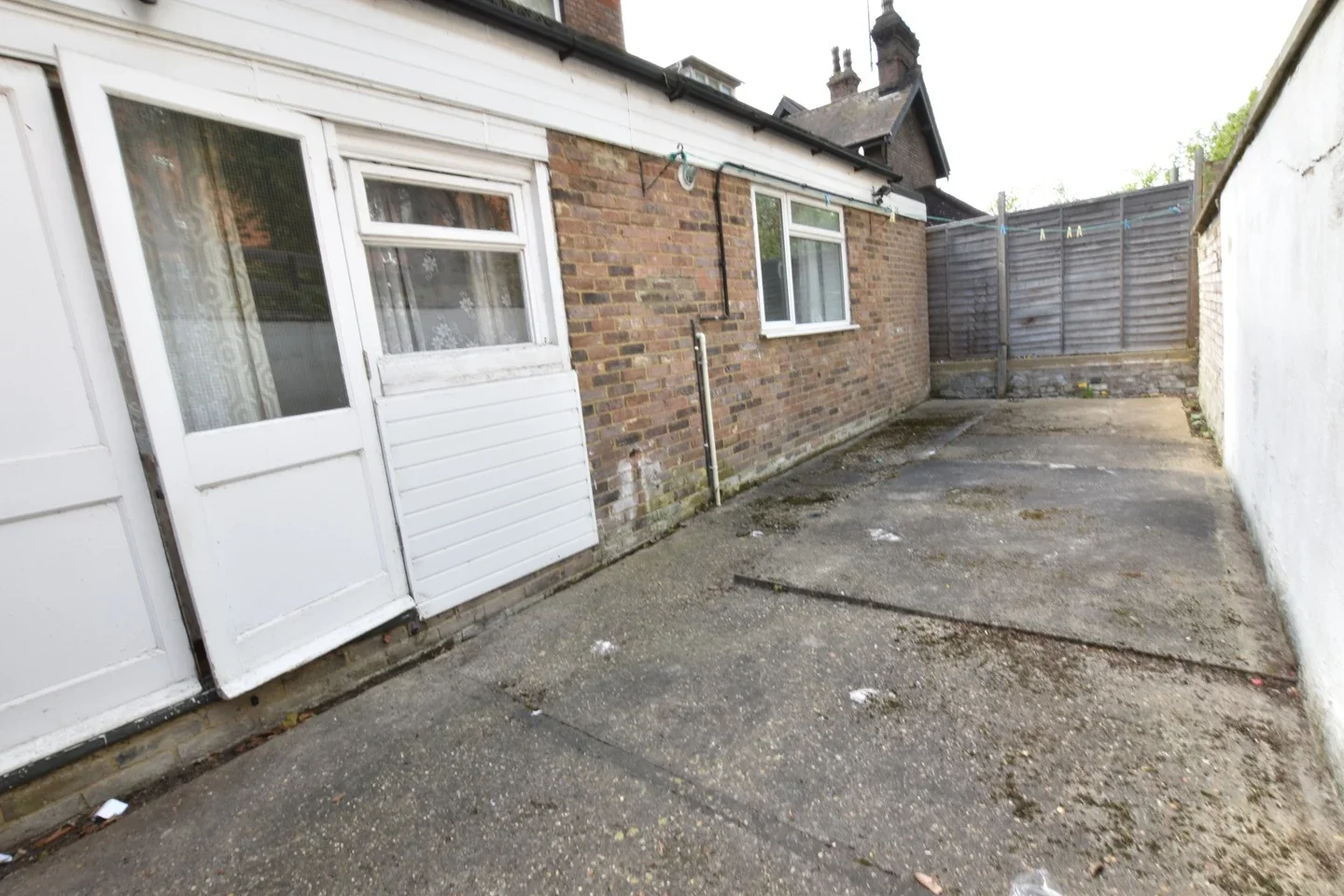 Flat Crescent Road in Luton