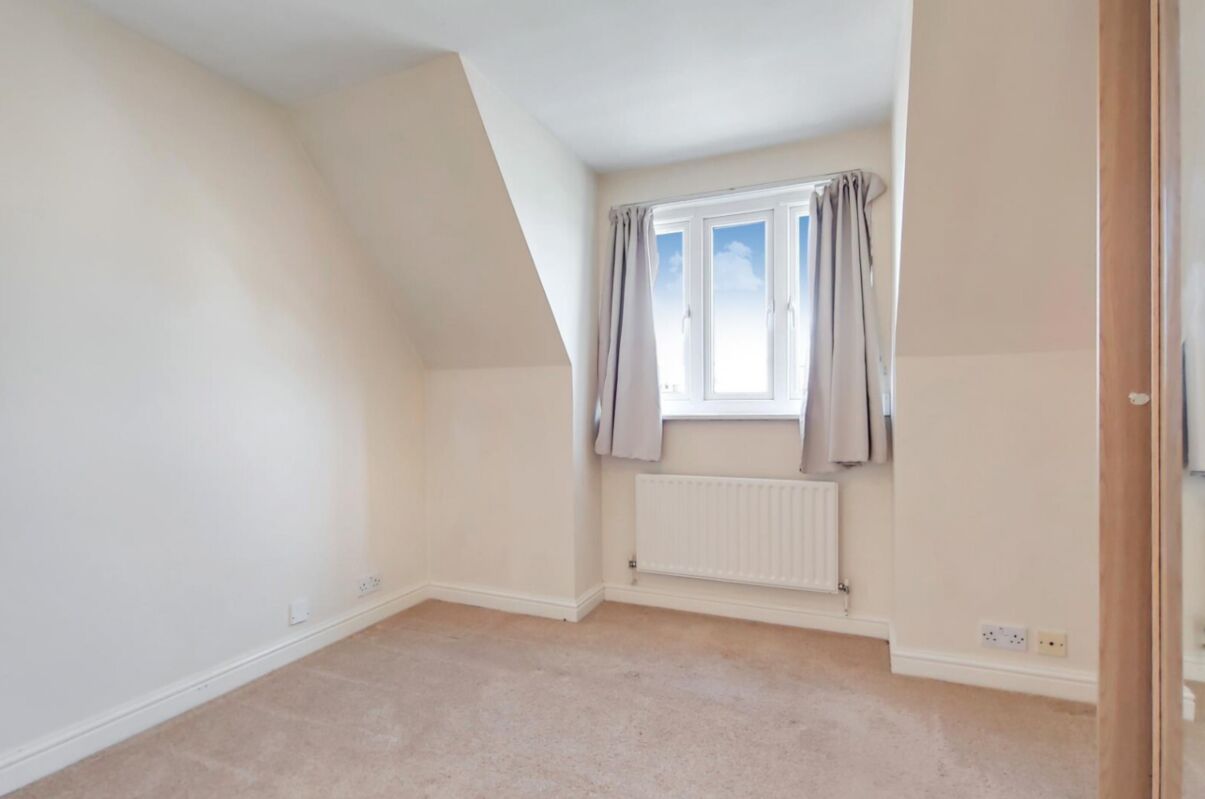 Flat Sir Cyril Black Way in Greater London