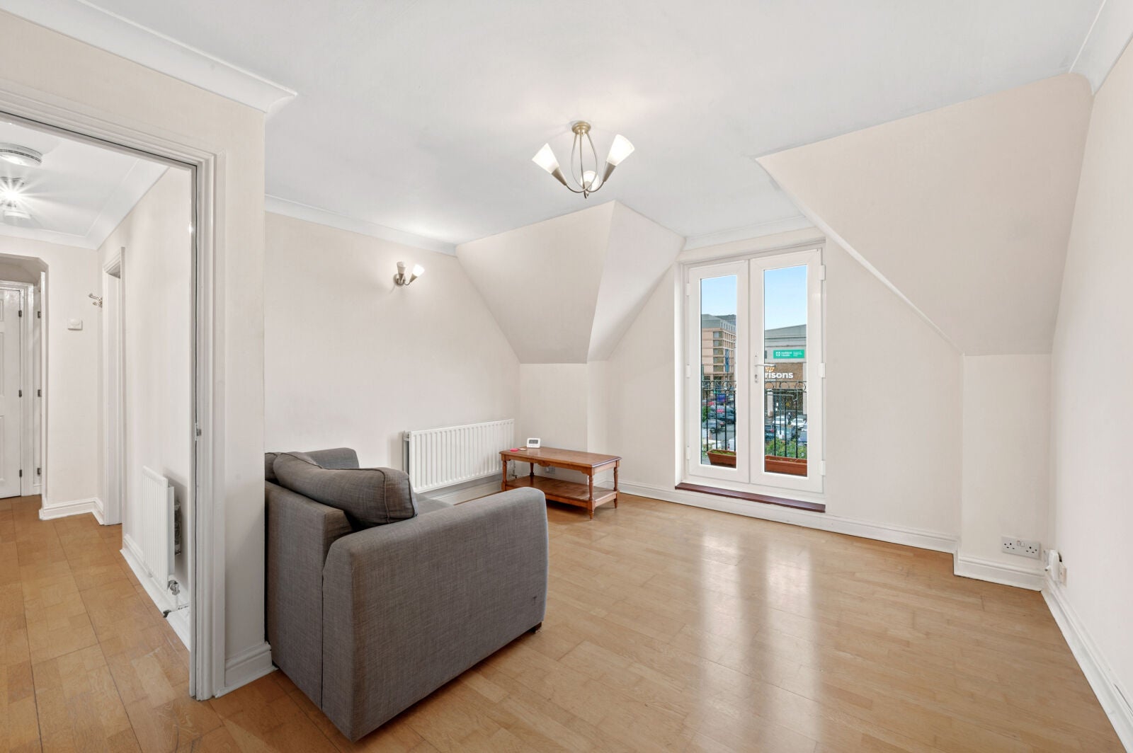 Flat Sir Cyril Black Way in Greater London