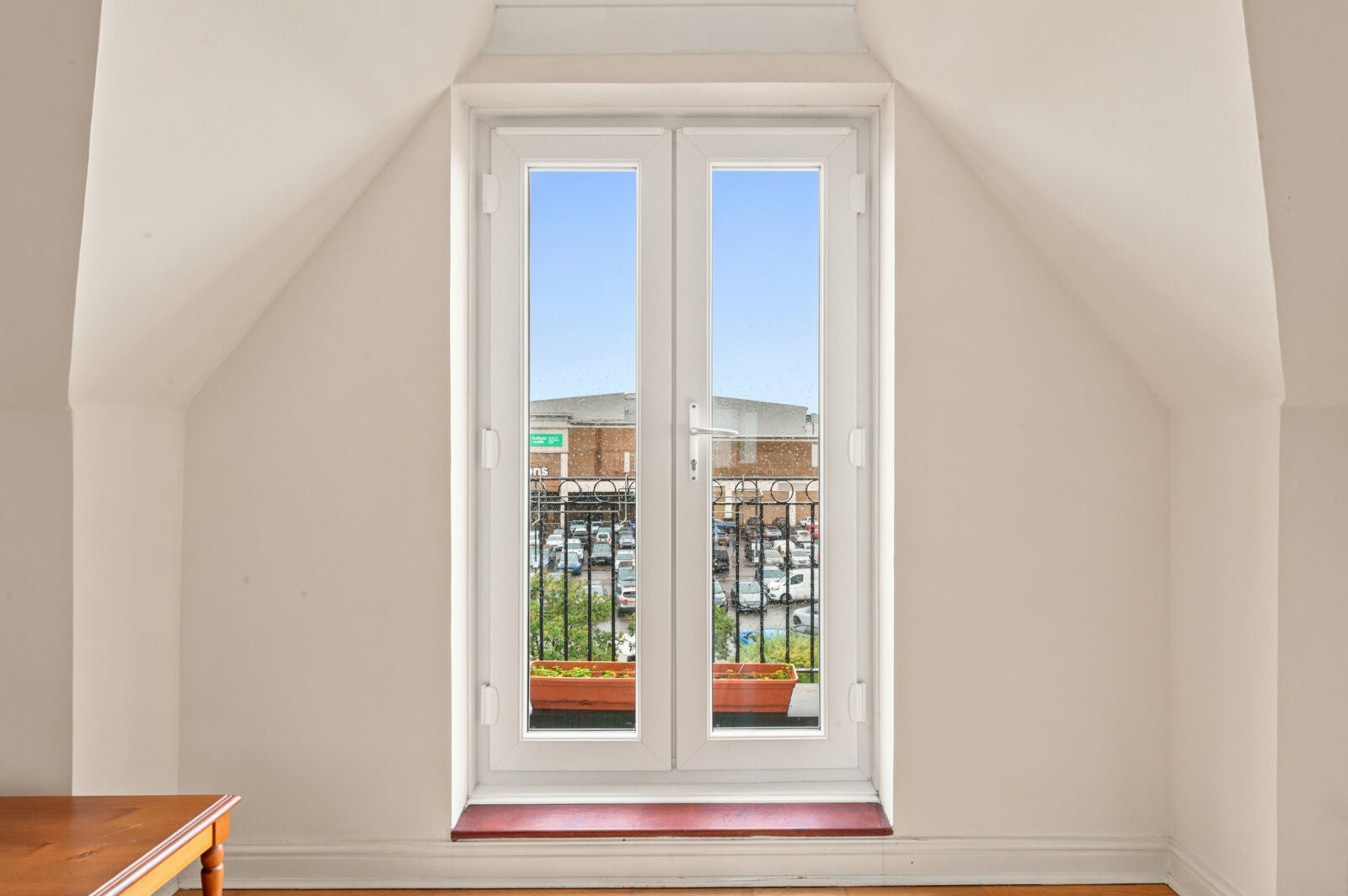 Flat Sir Cyril Black Way in Greater London