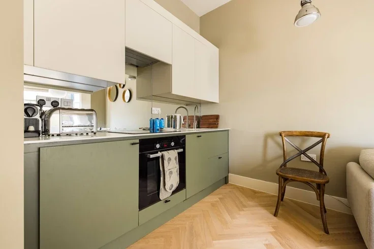 Flat Lancaster Road in Greater London