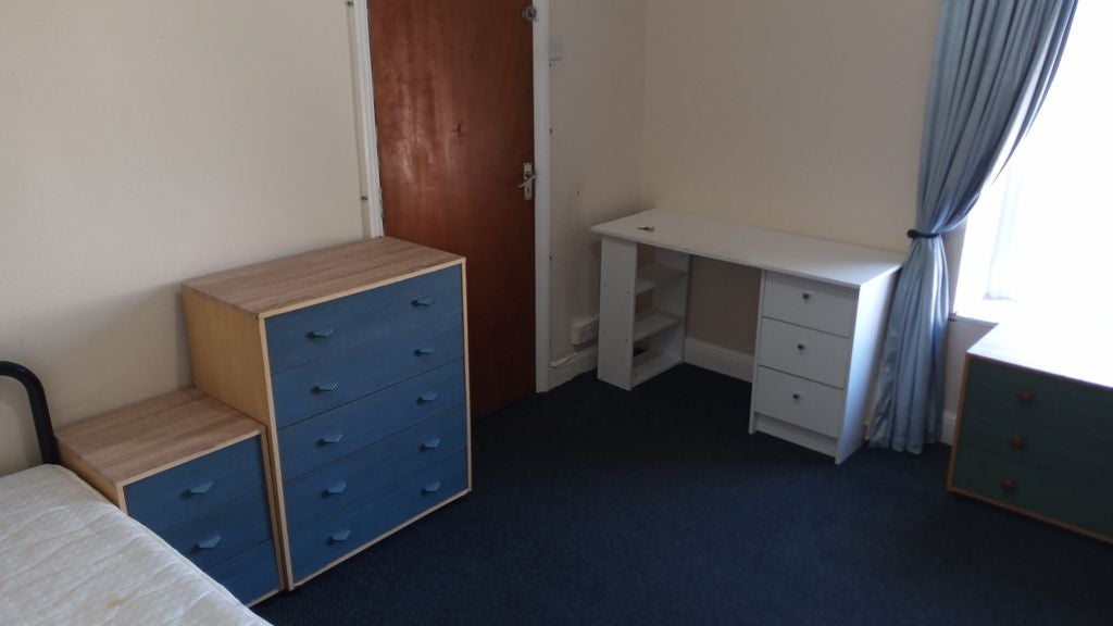 Room Windsor Street in Caerphilly