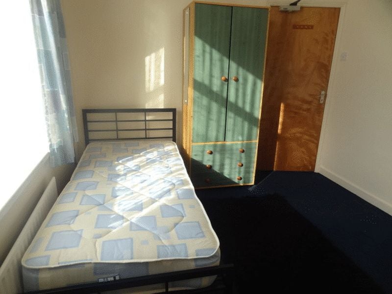 Room Windsor Street in Caerphilly
