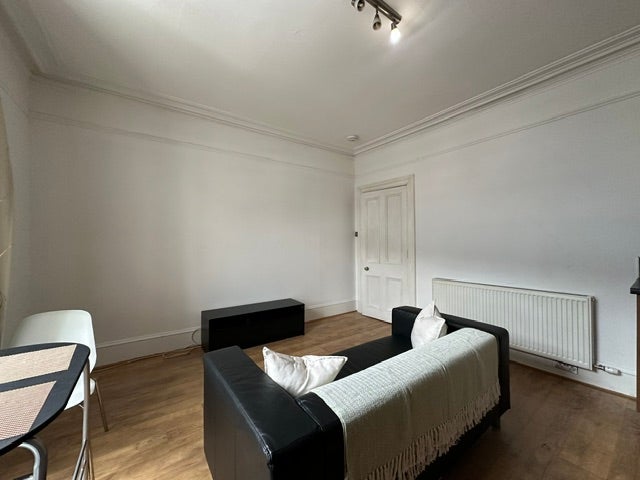 Flat Holburn Street in Aberdeen City