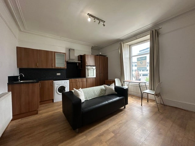 Flat Holburn Street in Aberdeen City