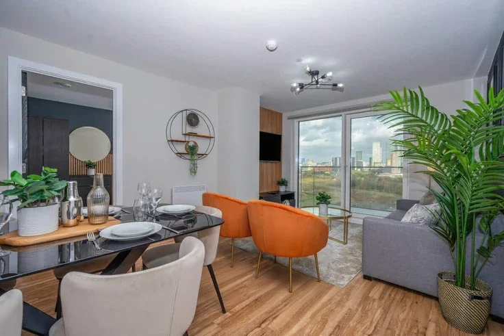 Flat Pomona Strand in Trafford