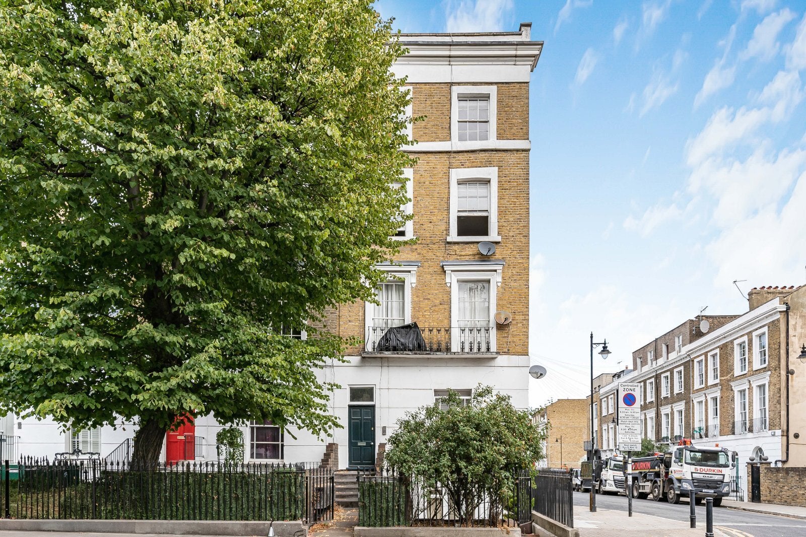 Flat Offord Road in Greater London
