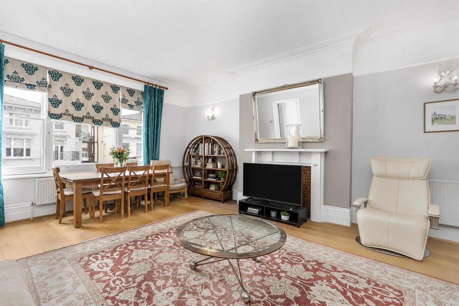 Flat Buckland Crescent in Greater London