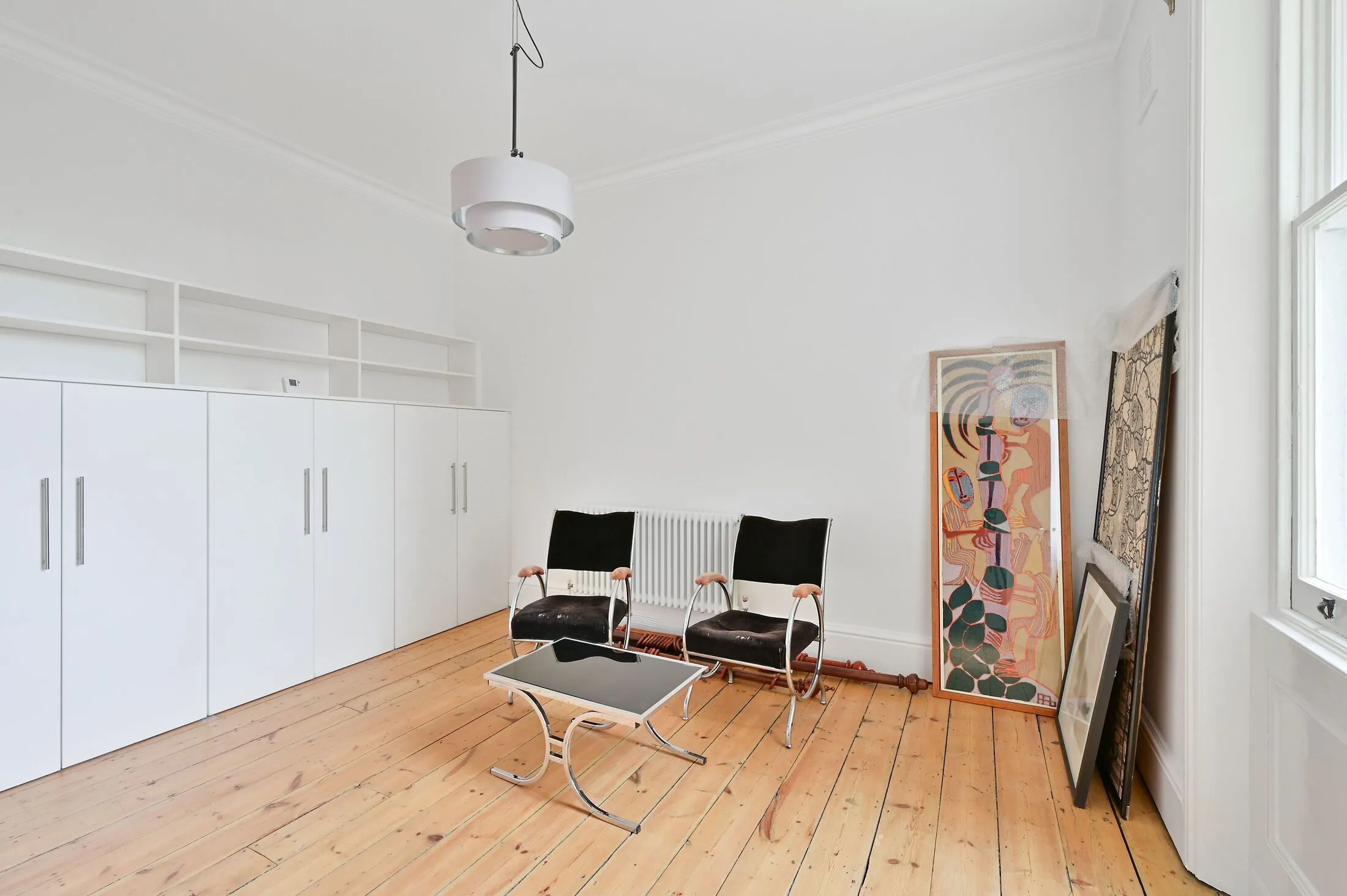 Flat Disraeli Road in Greater London