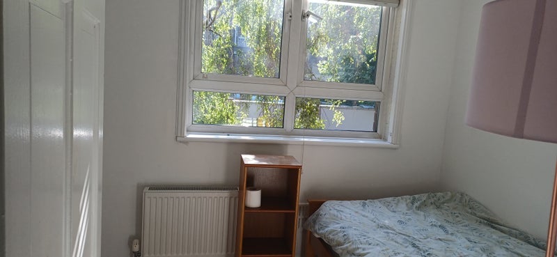 Room Lough Road in Greater London
