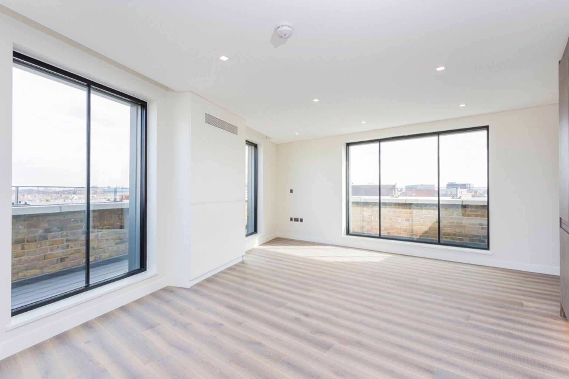 Flat Paddenswick Road in Greater London