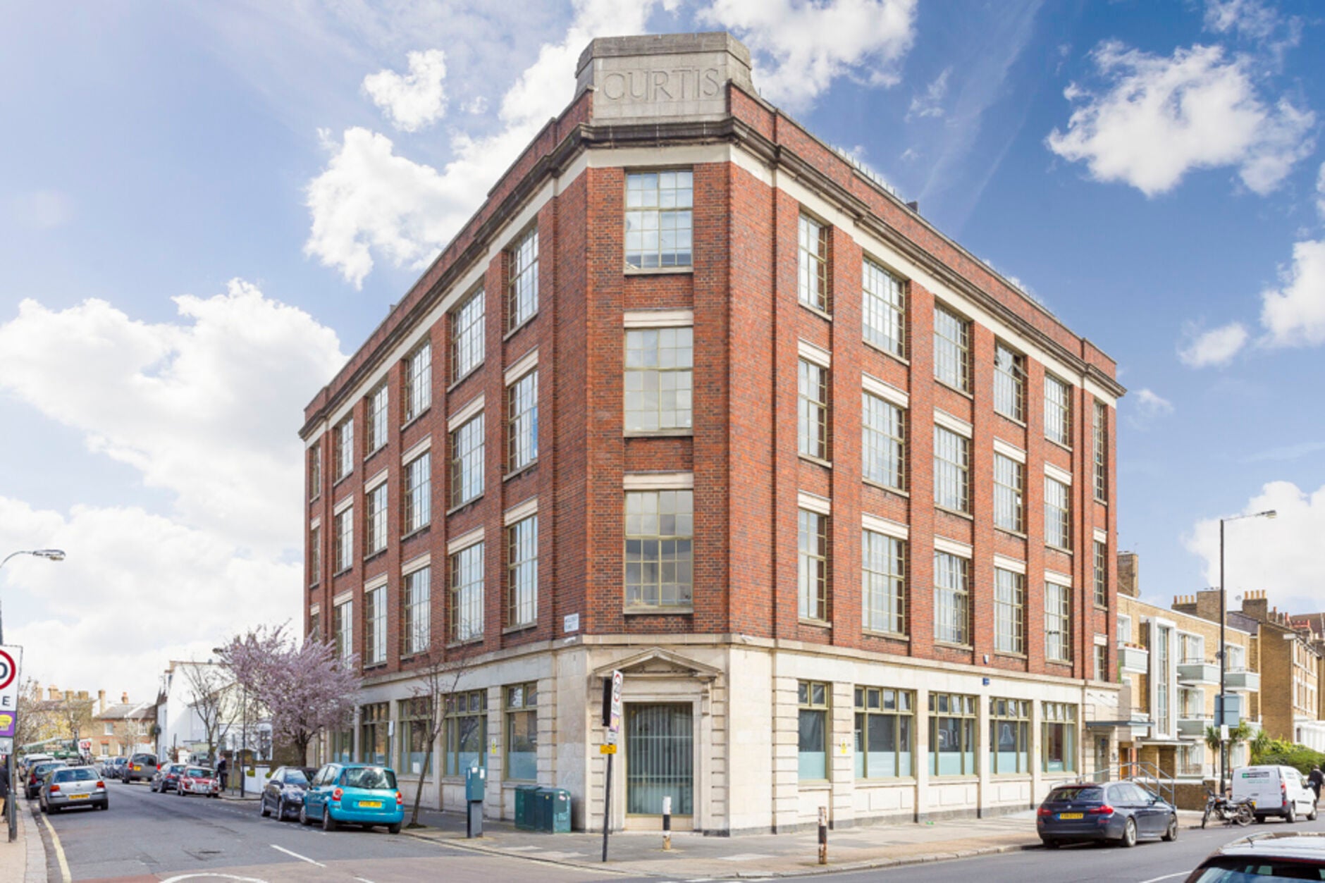 Flat Paddenswick Road in Greater London