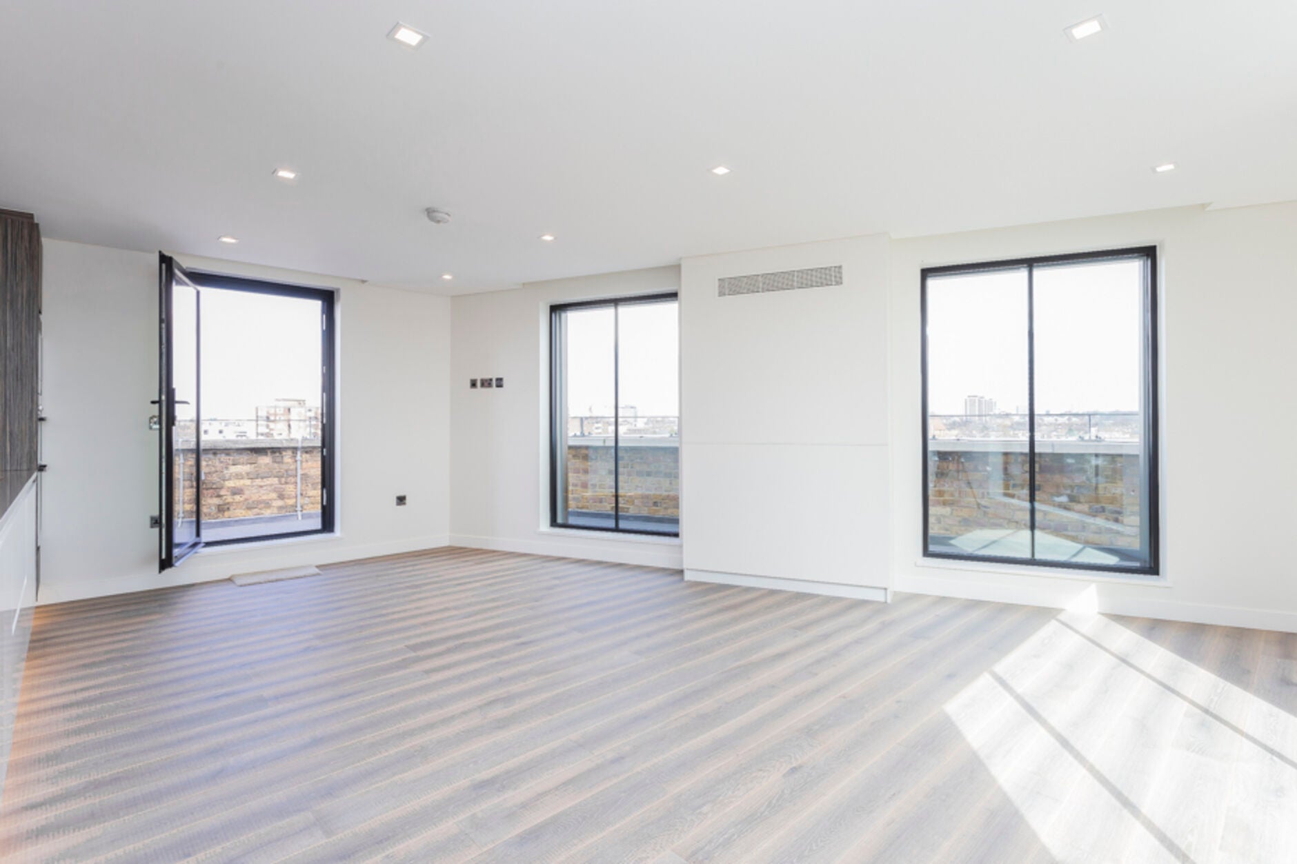 Flat Paddenswick Road in Greater London