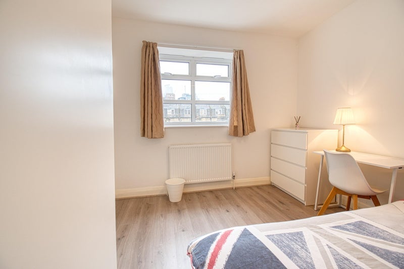 Room Parfett Street in Greater London