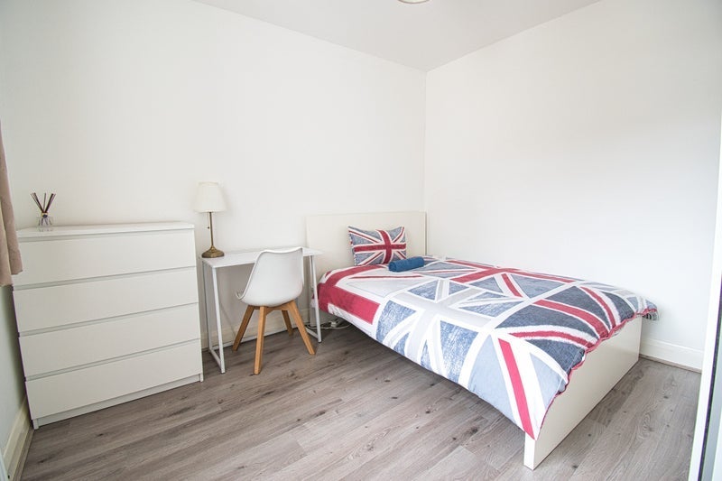Room Parfett Street in Greater London
