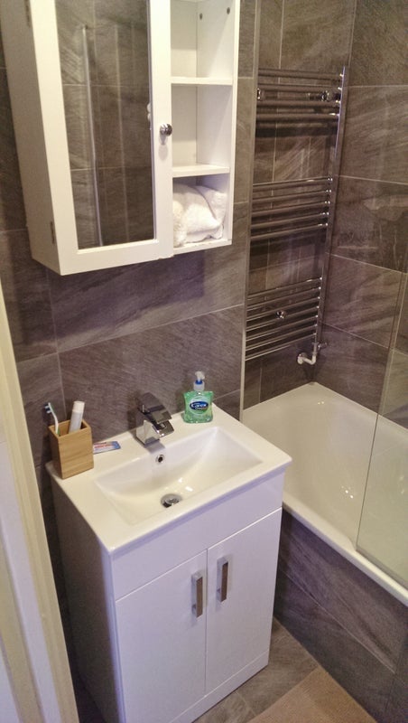 Room Parfett Street in Greater London