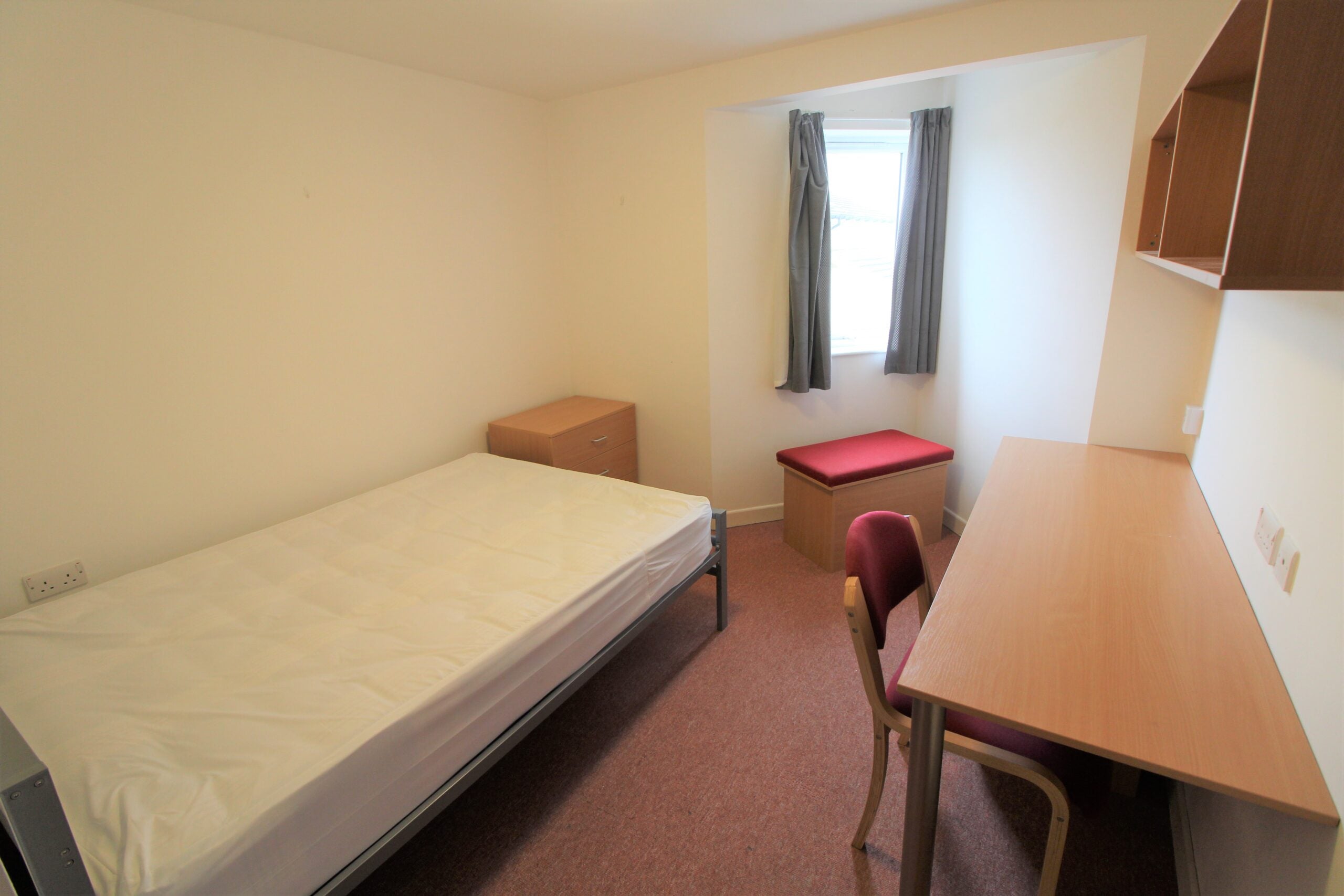 Room Lincoln Road in Peterborough