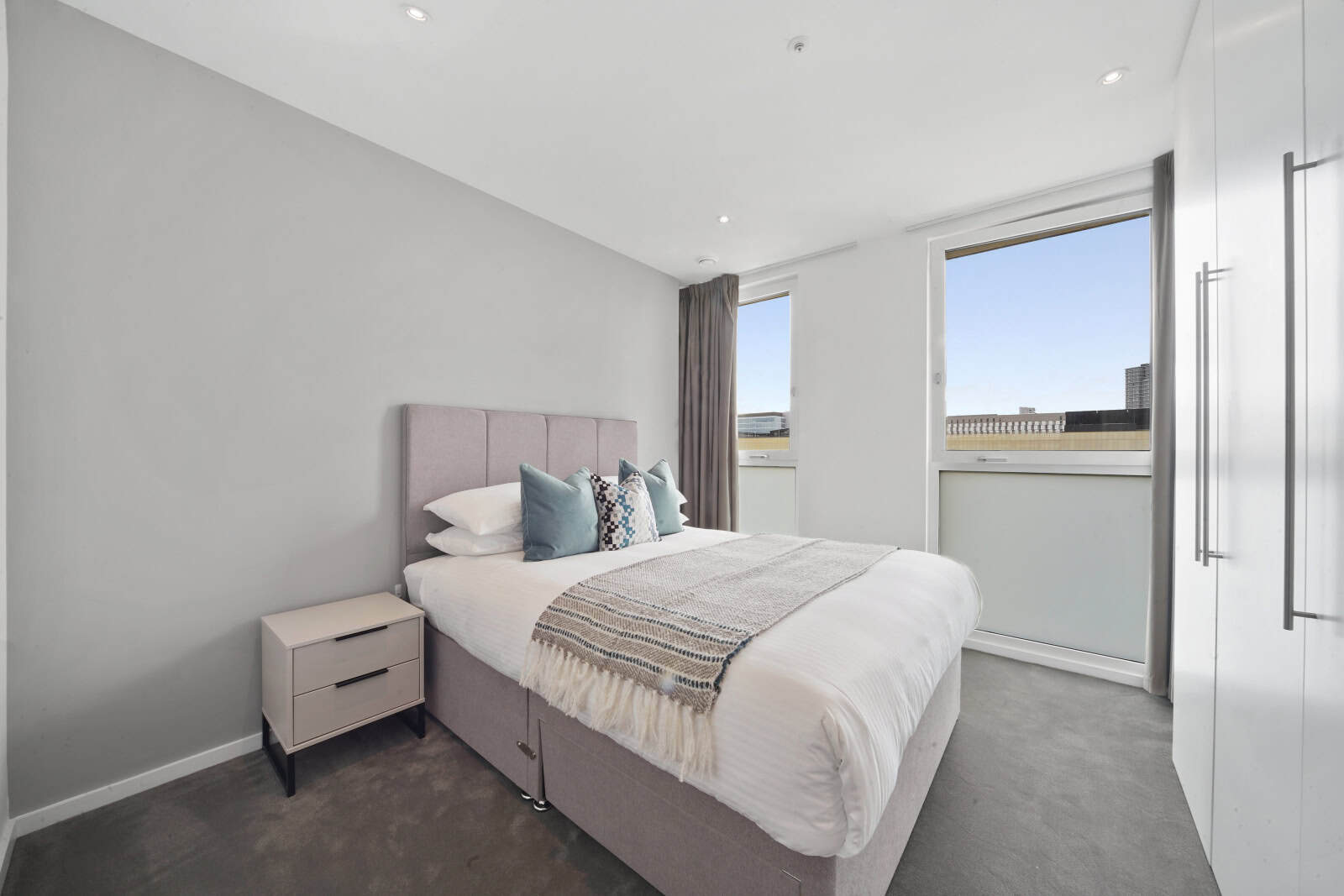 Flat Celebration Avenue in Greater London