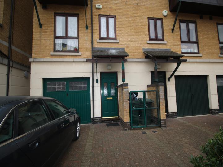 Flat Constable Avenue in Greater London