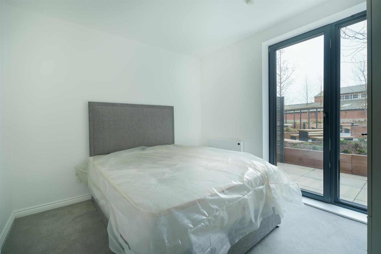 Flat Whitehall Road in Leeds