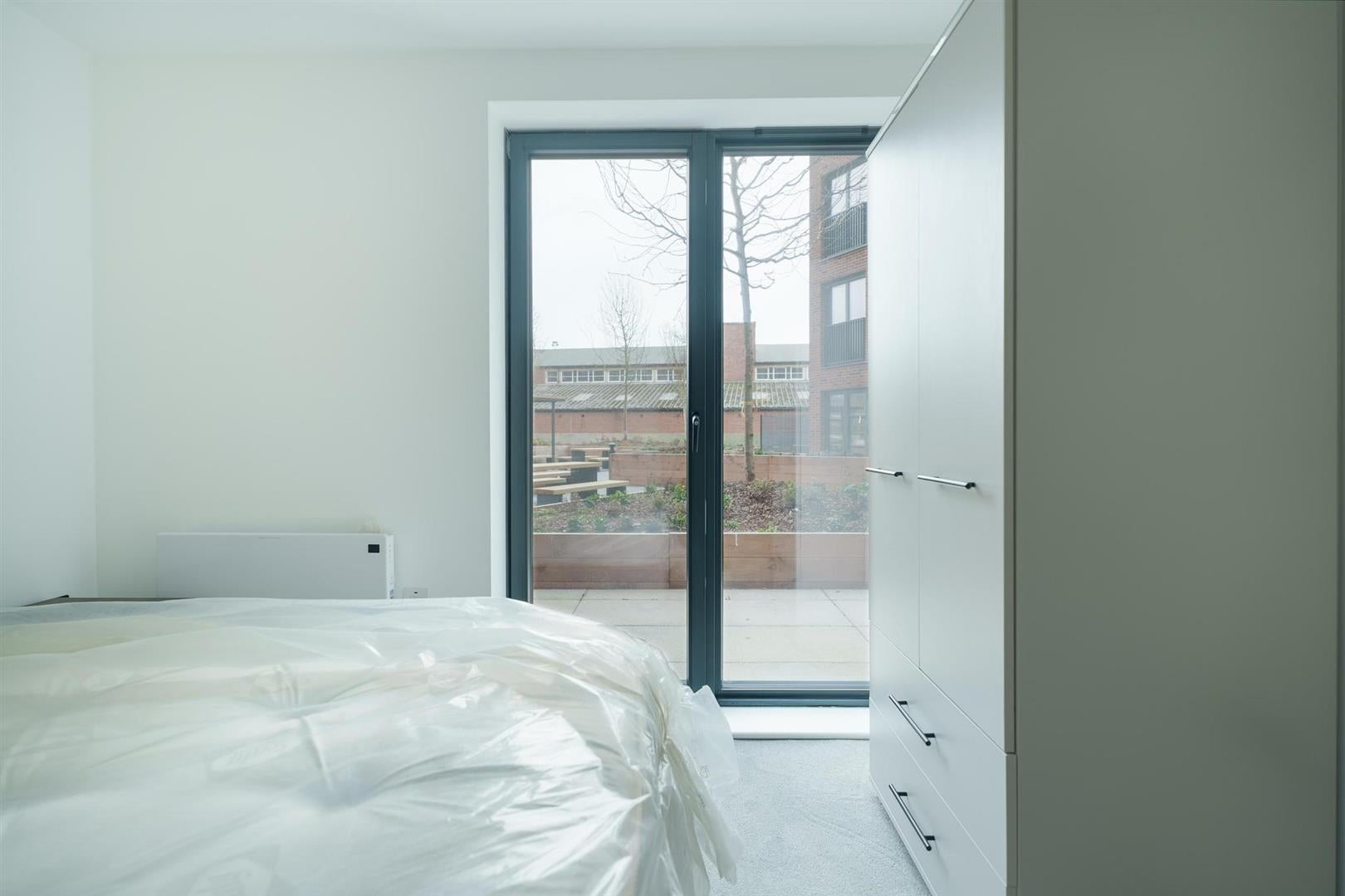 Flat Whitehall Road in Leeds