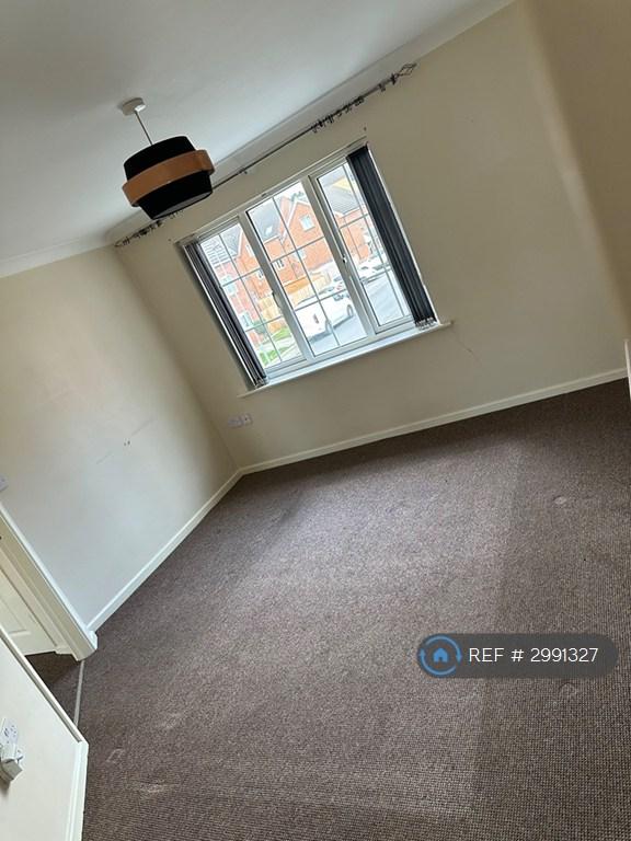 Flat Woodland Close in Wakefield
