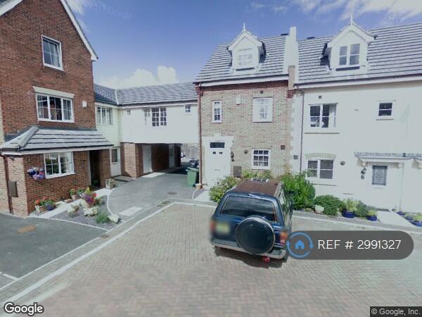 Flat Woodland Close in Wakefield