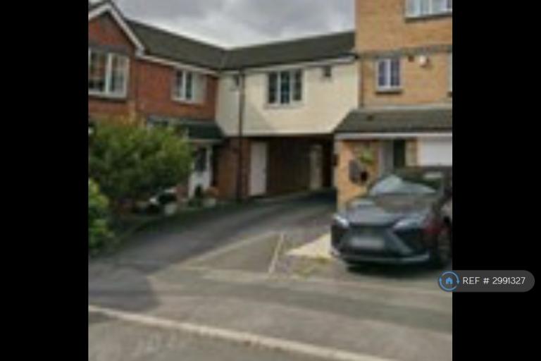Flat Woodland Close in Wakefield