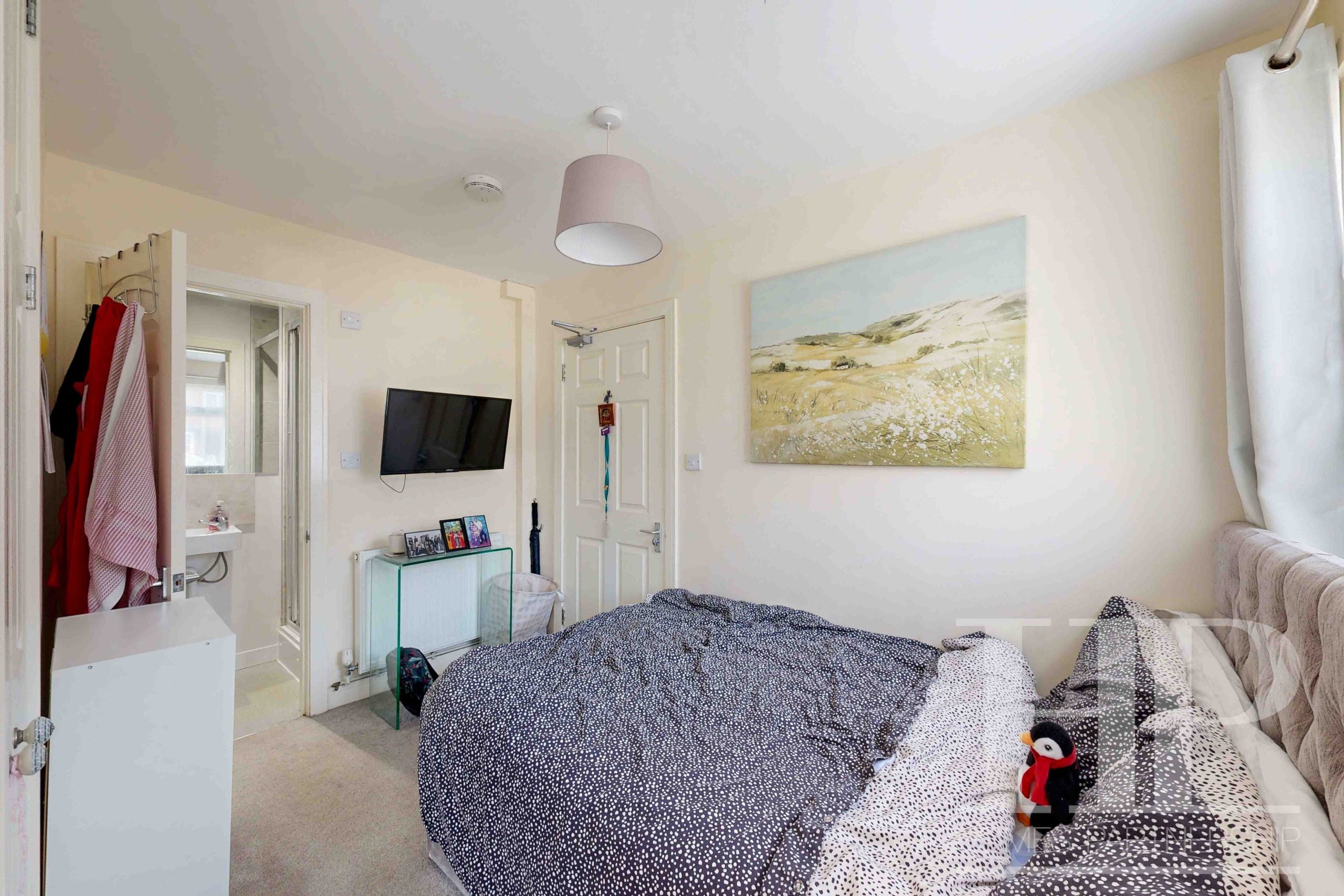 Room Smalls Mead in Crawley