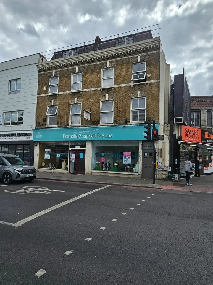Flat Lee High Road in Greater London