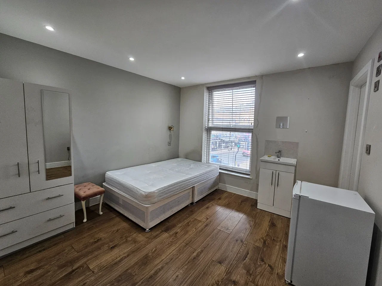Flat Lee High Road in Greater London