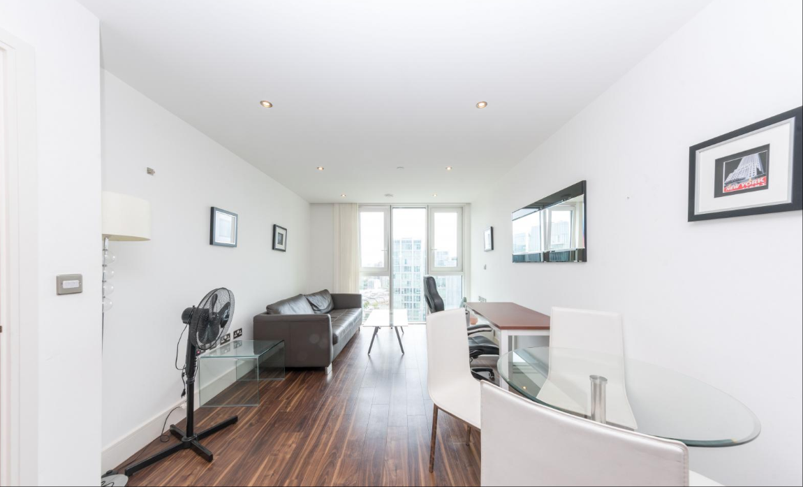 Flat Alie Street in Greater London