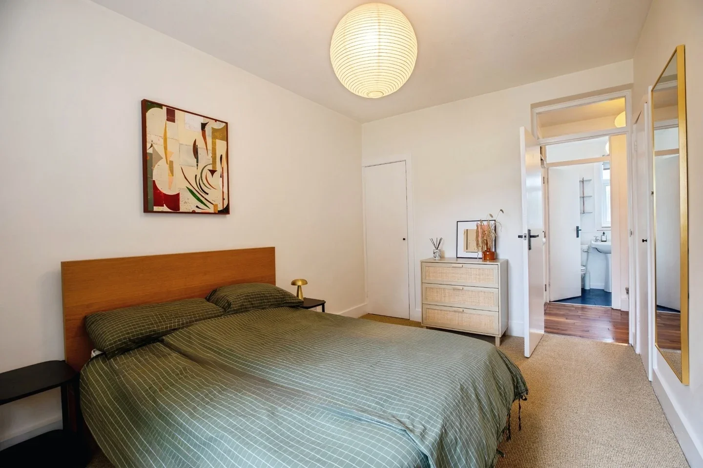 Flat Devonshire Road in Greater London